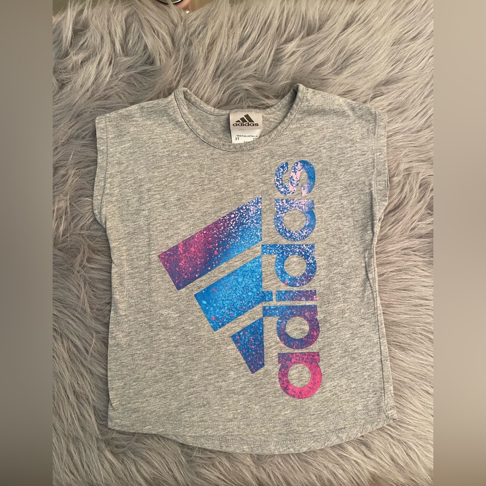 💕Adidas Kids Tee with Blue and Pink Logo on Gray
